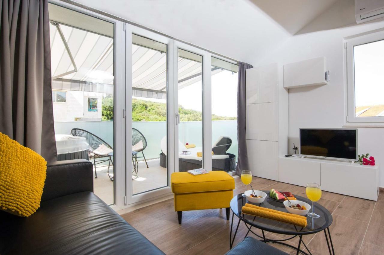Velvet Apartment